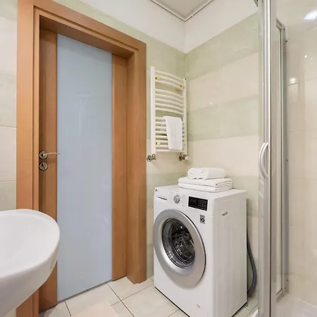 Praga-poludnie Czechowicka By Bookinghost