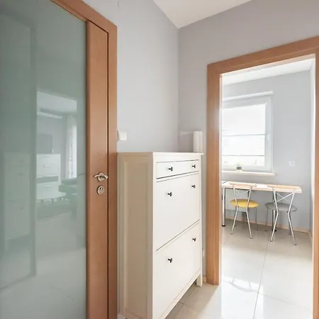 Praga-poludnie Czechowicka By Bookinghost *