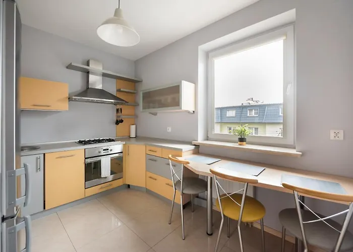 Praga-poludnie Czechowicka By Bookinghost *