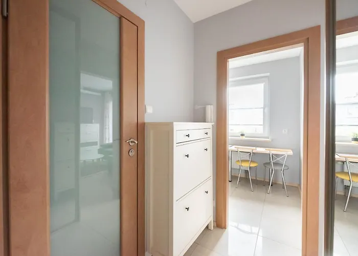 Praga-poludnie Czechowicka By Bookinghost *