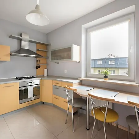 Praga-poludnie Czechowicka By Bookinghost *