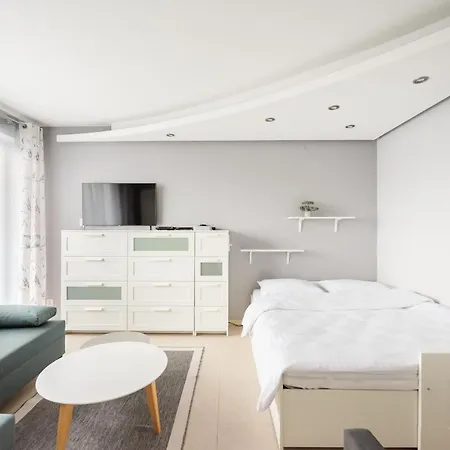 Praga-poludnie Czechowicka By Bookinghost