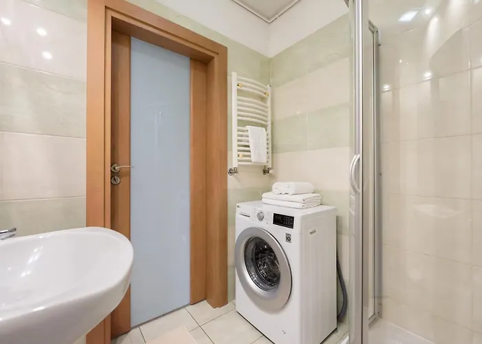 Praga-poludnie Czechowicka By Bookinghost