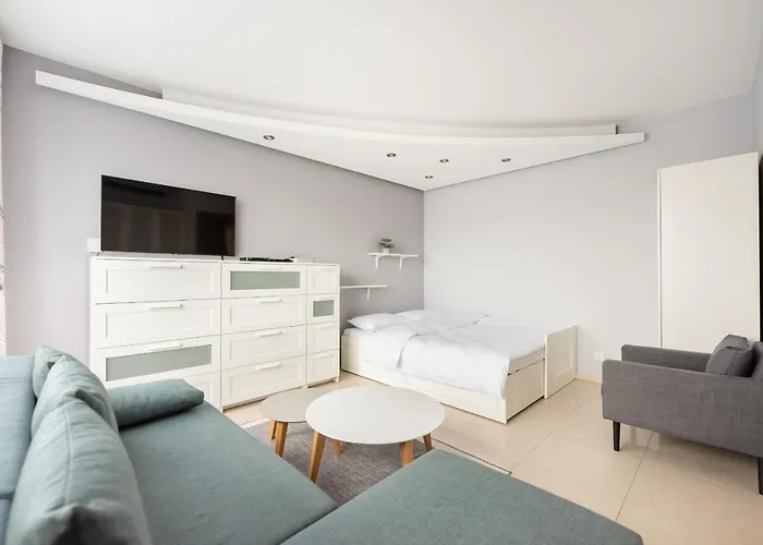 Praga-poludnie Czechowicka By Bookinghost * Varsóvia